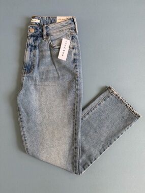 NWT PacSun High Rise Bright Light Wash Denim Straight Leg Mom Jeans